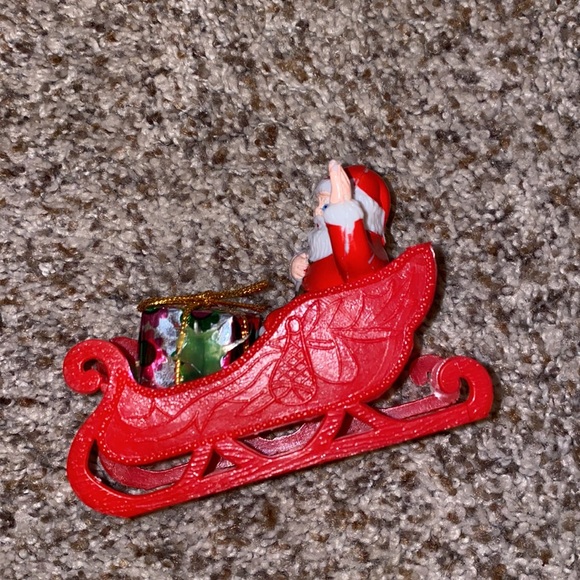 Vintage plastic Santa in a lightweight plastic sleigh.  Probably 1960-70’s - Picture 2 of 5